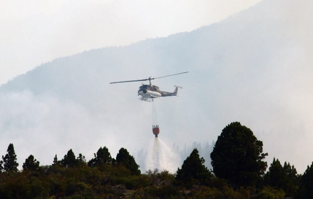 Aseguran que logró contenerse su avance y que las llamas se alejan de Los Alerces