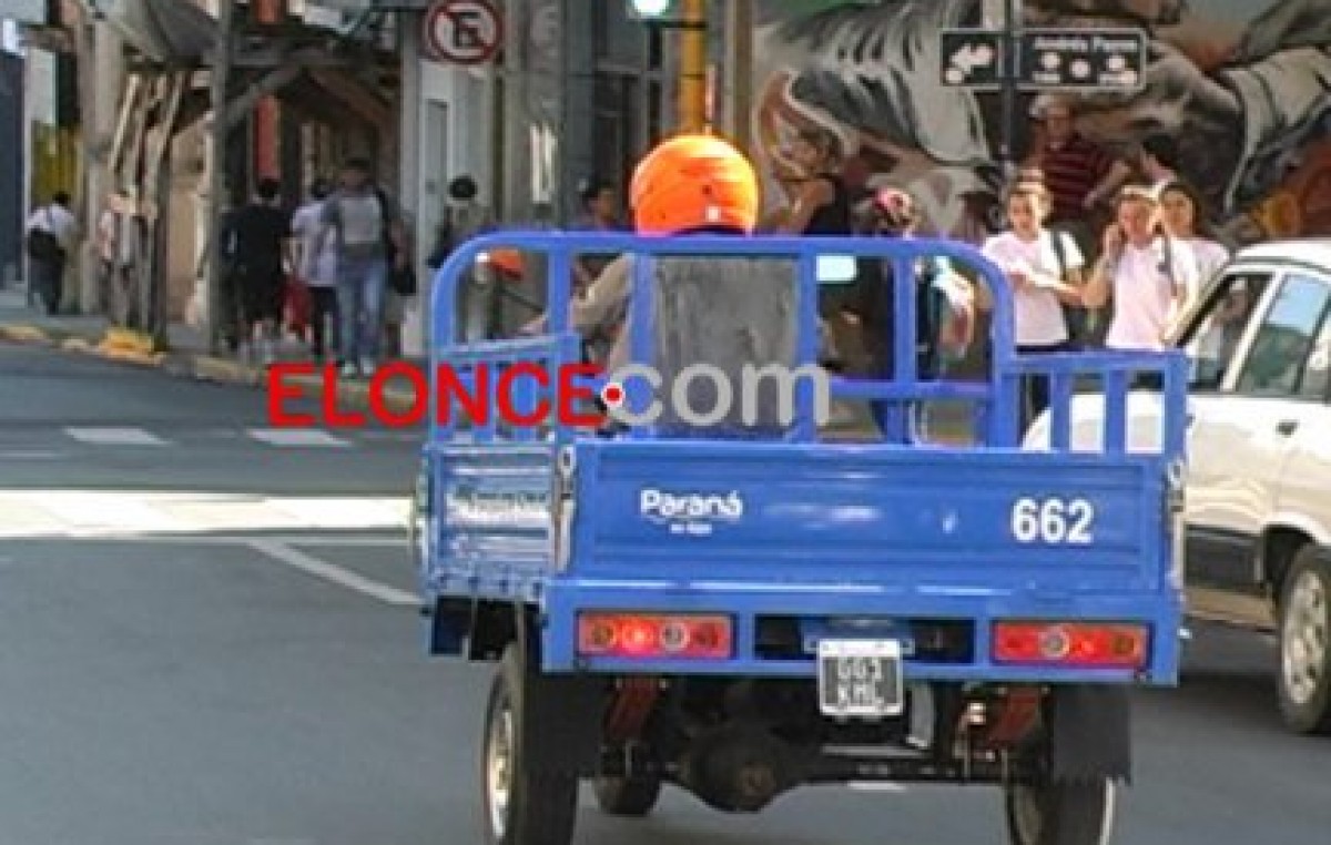 Avanza la entrega de motocarros a recuperadores de residuos en Paraná