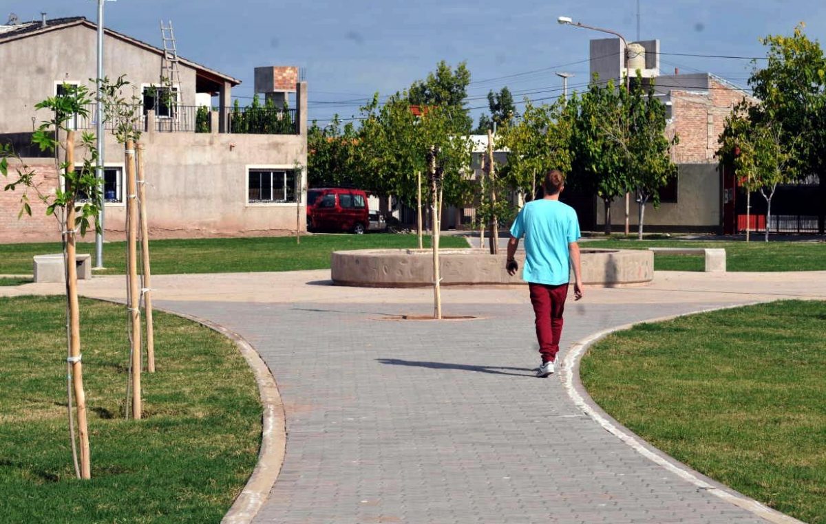 Construyen plazas de Maipú donde antes había baldíos