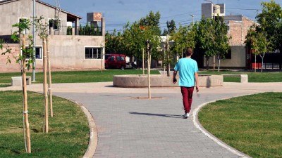 Construyen plazas de Maipú donde antes había baldíos
