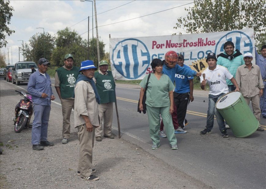 Manifestantes cerrillanos cortan la salida sur de la ruta 68.