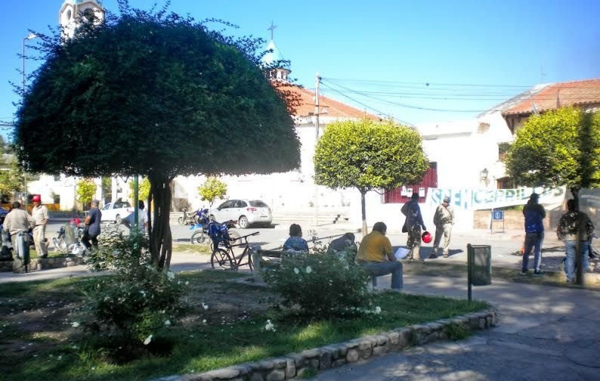 Siguen los reclamos salariales de municipales de Cerrillos