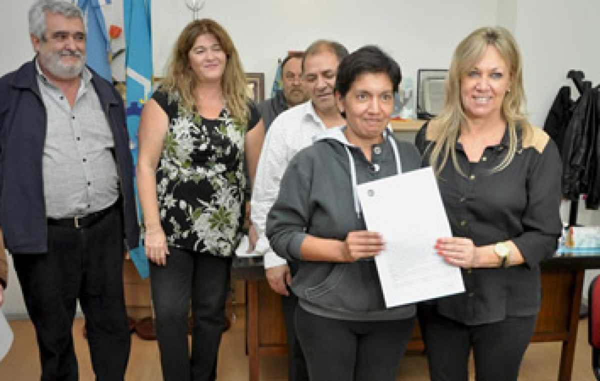 Recategorizaron a municipales de Rawson que tenían planes de empleo