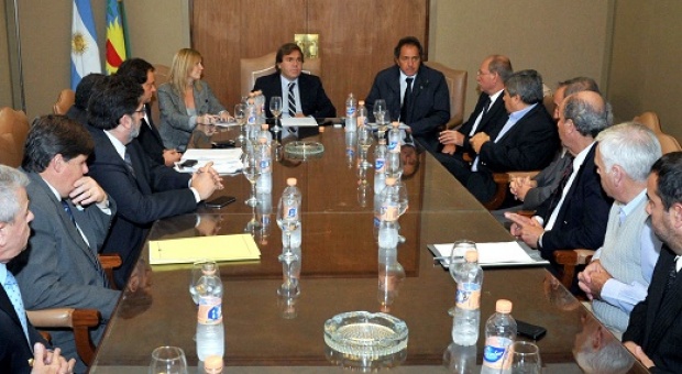 20150429183424_40677_2942015_scioli_intendentes2
