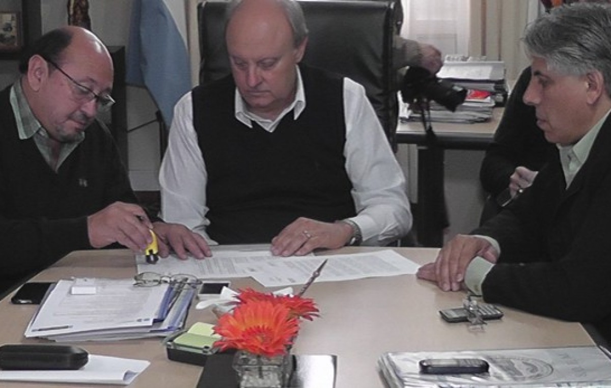 Se firmó el aumento del 20% para los municipales de Comodoro