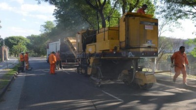 El Intendente de Córdoba toma deuda a un año para reasfaltar
