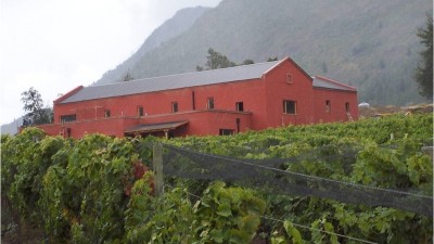 El Hoyo: Como respuesta de “Casa Abierta”, el Gobierno gestiona la inserción de vino chubutense en supermercados