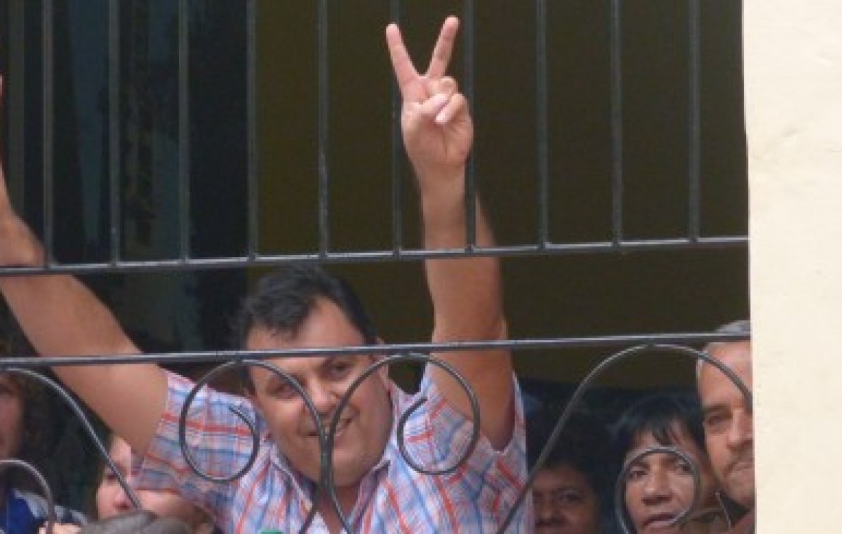 Buscan una salida al conflicto político de Santa Ana