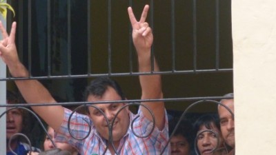 Buscan una salida al conflicto político de Santa Ana