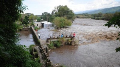 El dique Escaba desbordó, creció el río y sembró la angustia en Graneros, Alberdi y La Madrid
