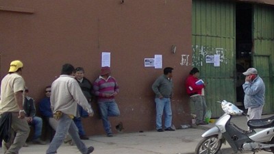 Municipales de General Mosconi tomaron el canchón municipal por tiempo indeterminado