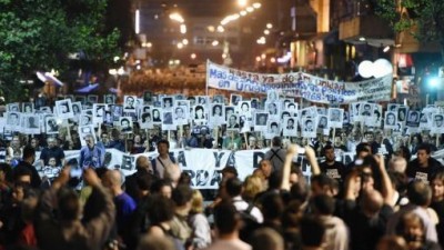 Miles de personas marcharon en Montevideo en reclamo del fin de la impunidad para crímenes de la dictadura