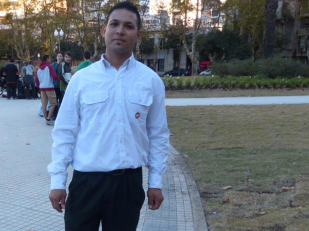 Como antes. Iván, de 33 años, tendrá la misión de cuidar la plaza, un rol que el municipio busca revitalizar.