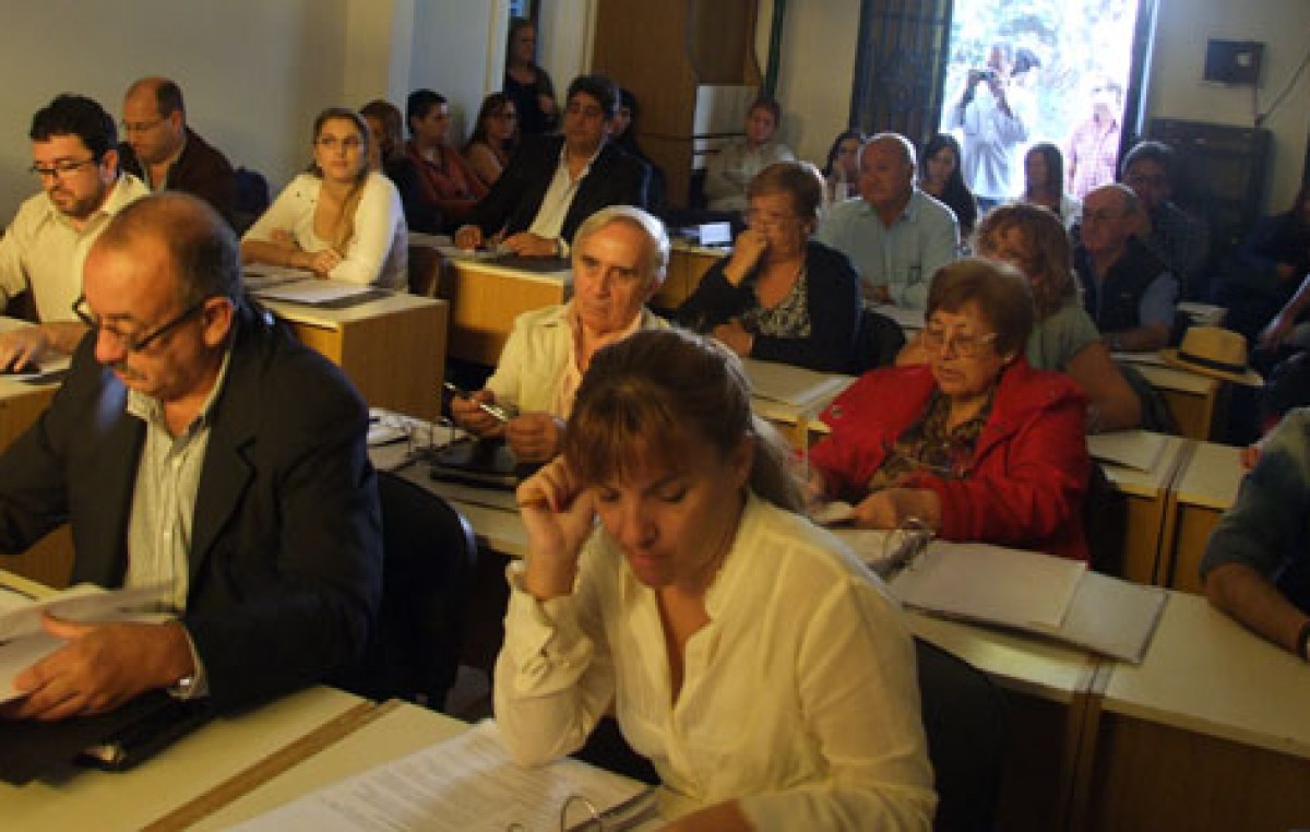 Aprobaron aumentos en la escala salarial de los médicos municipales de Echeverría.