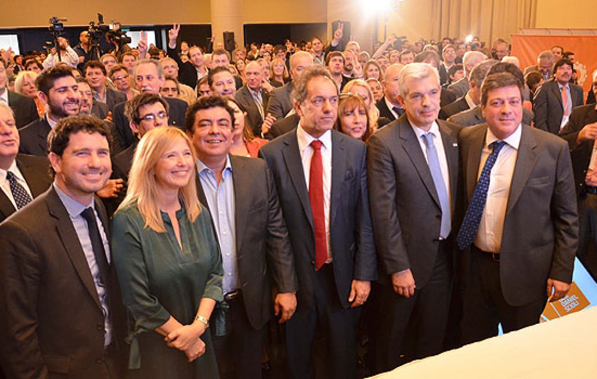 Scioli y Mariotto encabezaron un acto con más de 400 concejales bonaerenses