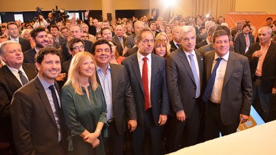 Scioli y Mariotto encabezaron un acto con más de 400 concejales bonaerenses