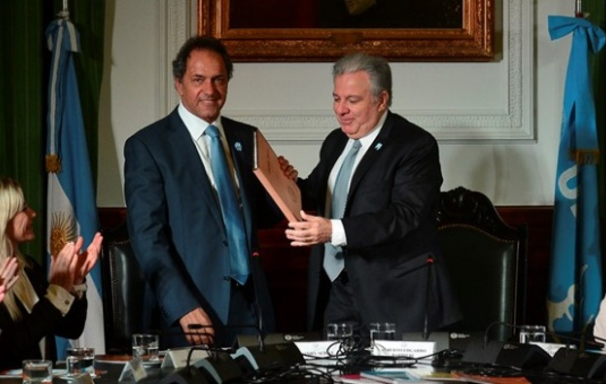 Scioli en la UBA firmó programa de educación a distancia para empleados municipales