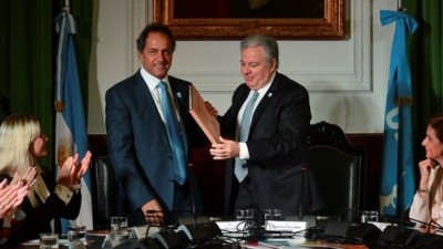 Scioli en la UBA firmó programa de educación a distancia para empleados municipales