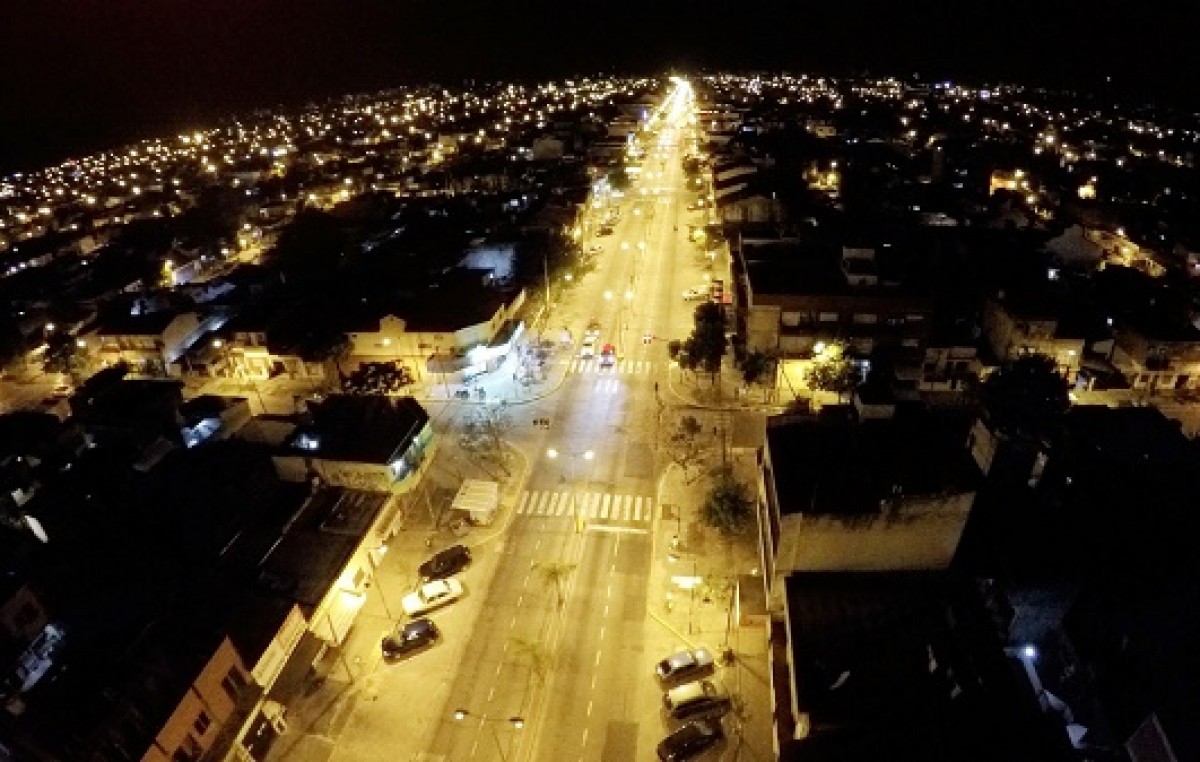 San Fernando es el primer municipio con luz de vereda en todas sus cuadras