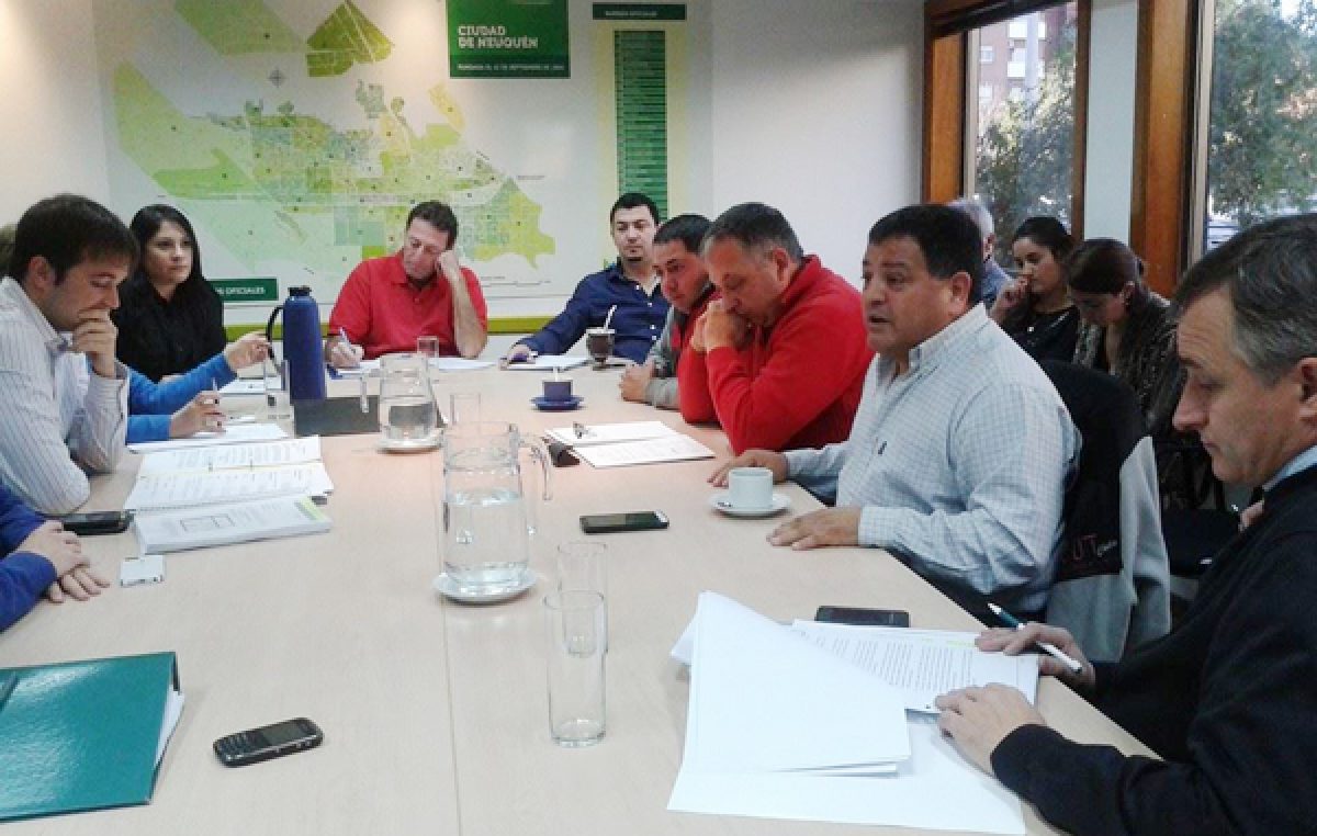No hubo acuerdo y los municipales de Neuquén mantienen el paro
