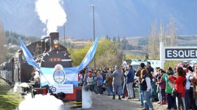 “La Trochita” cumplió siete décadas recorriendo la cordillera chubutense