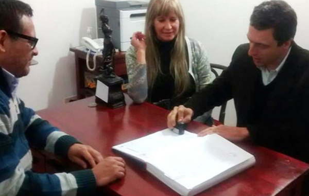 Bandera firmó un convenio para poder brindar carreras universitarias