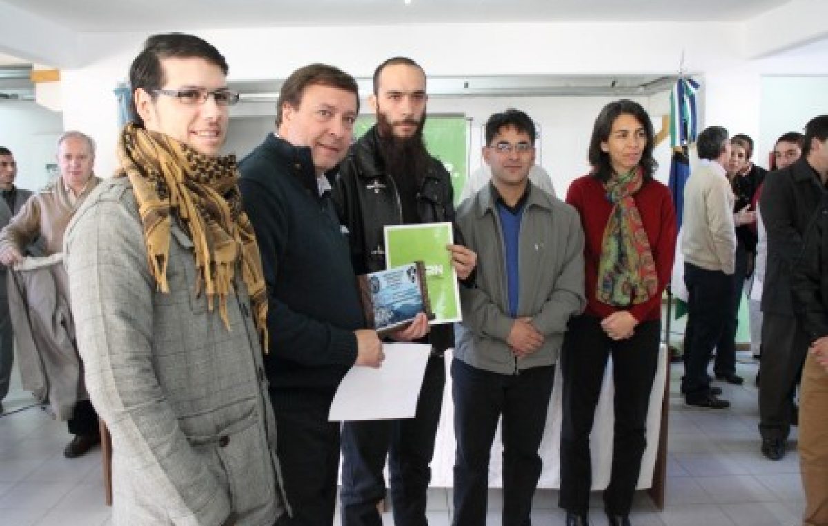 El Gobernador visitó Bariloche y entregó 350 viviendas del plan “Habitat Río Negro”