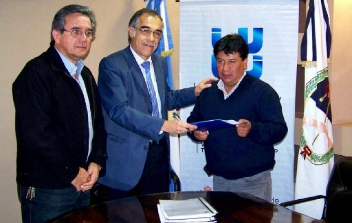 Convenio para construir 32 viviendas en Abra Pampa