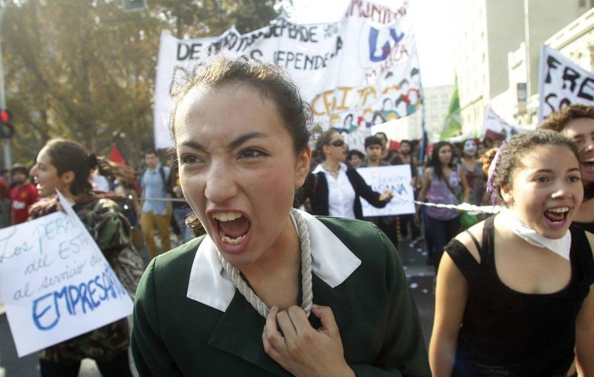 Matan a 2 jóvenes durante protesta en Valparaíso
