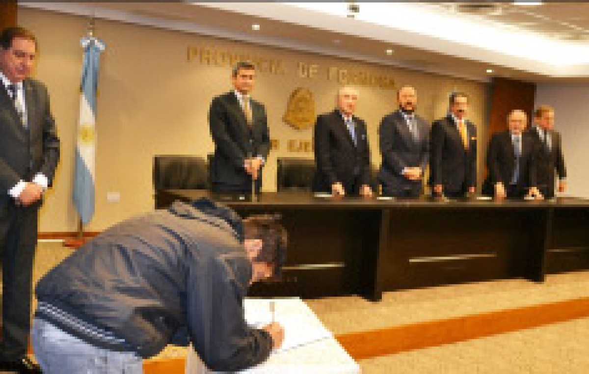 Acuerdan el inicio de 1571 viviendas y la compra de 40 millones de ladrillos en Formosa