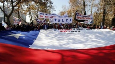 Colegio de profesores de Chile decide continuar con el paro indefinido