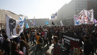 Estudiantes y profesores chilenos se movilizan por una educación de calidad