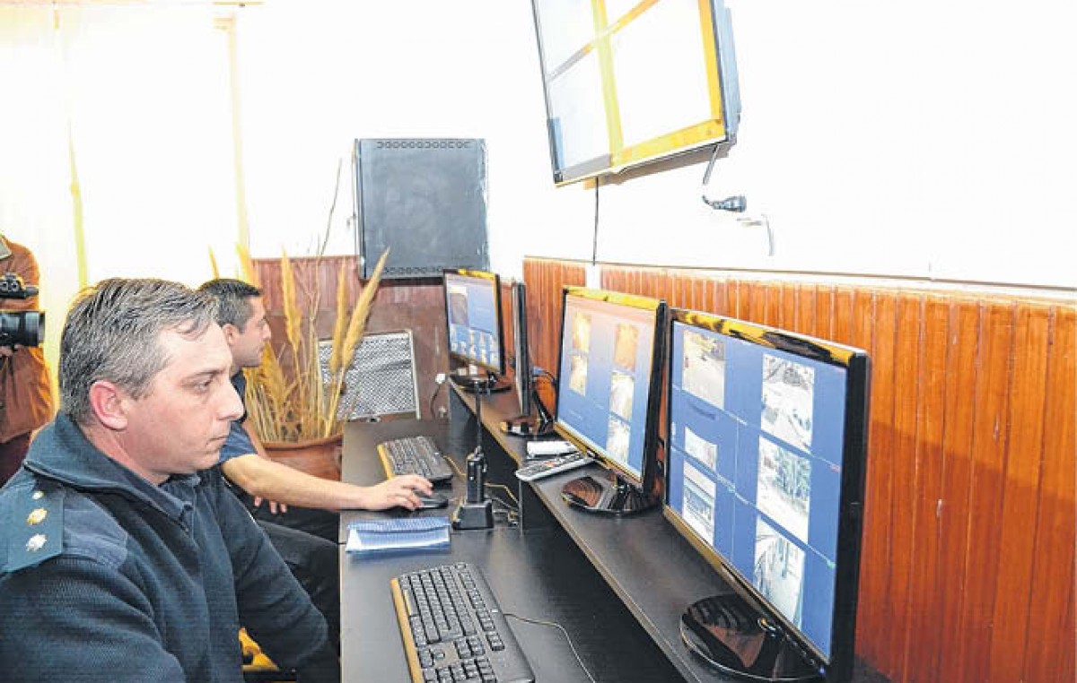 Saavedra inauguró el sistema de cámaras