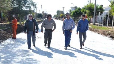 En Villa Ángela y Hermoso Campo se ejecutan 69 cuadras de pavimento por más de $ 50 millones