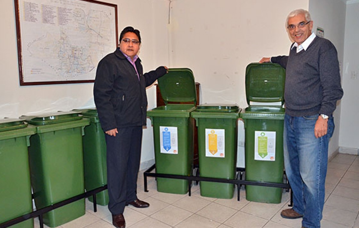 Tolar Grande recibió diversos elementos para instalar 15 eco-puntos