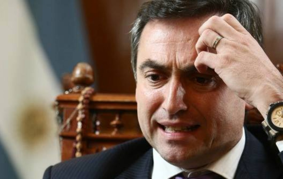 Córdoba: Por el yoga en el Concejo, Mestre desautorizó públicamente al viceintendente
