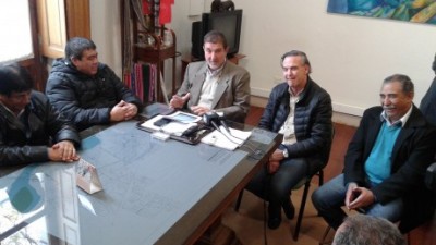 Firman acuerdo para construir 400 viviendas en Viedma