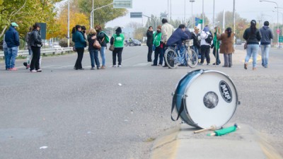 En Plottier, los municipales bloquearon el paso por la 22