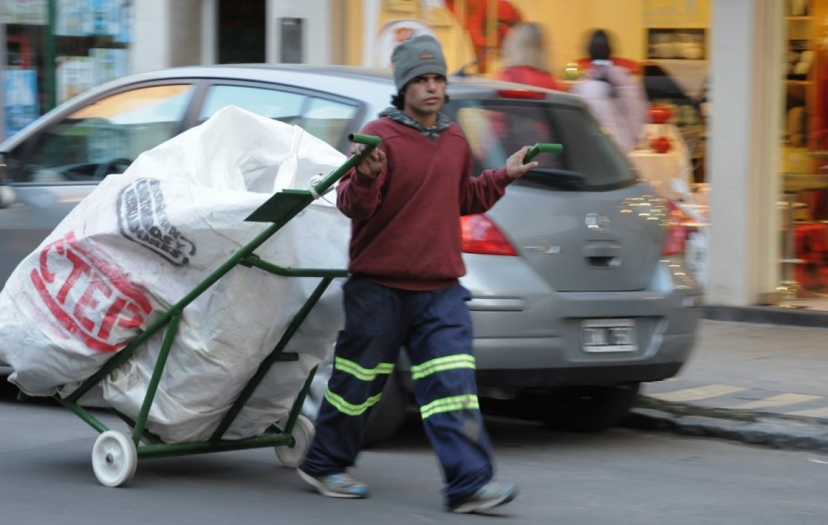 Los cartoneros le piden a la Municipalidad de Bahía Blanca una mejora del subsidio que reciben