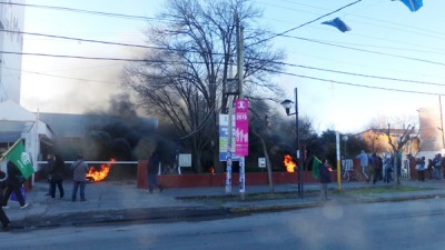 Porque no cobraron, paralizaron todas las oficinas municipales de Plottier