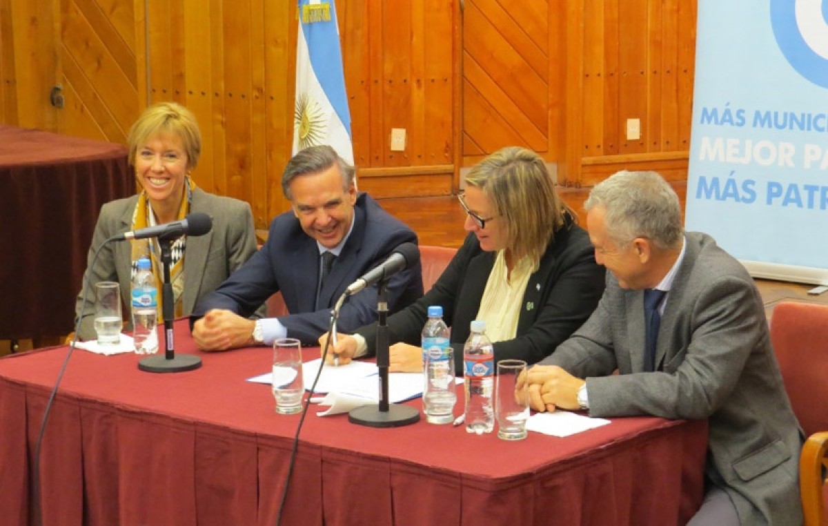 Financian millonarias obras de gas, cloacas y nueva planta depuradora para Bariloche