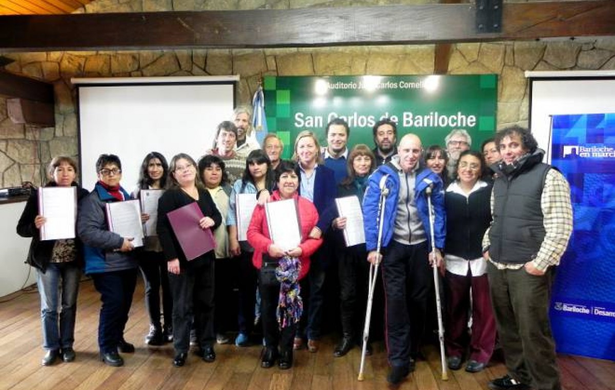 Municipalidad de Bariloche da créditos a pequeños emprendedores y agricultores