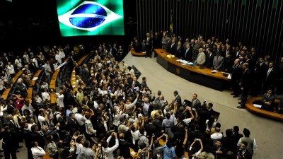 Diputados brasileños rechazan propuestas para reforma política