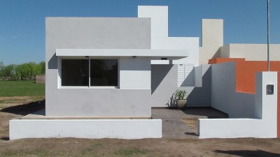 Construyen otras 15 viviendas con planes locales en Porteña