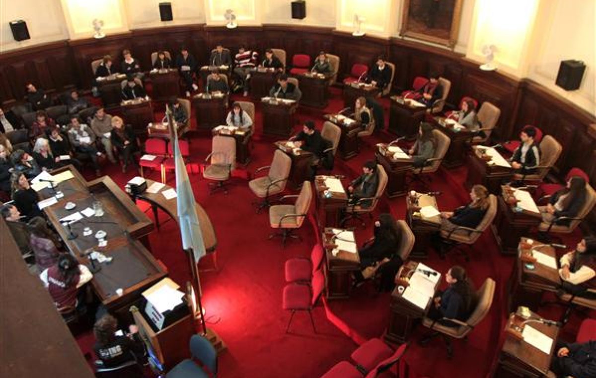 Proponen descentralizar el municipio platense