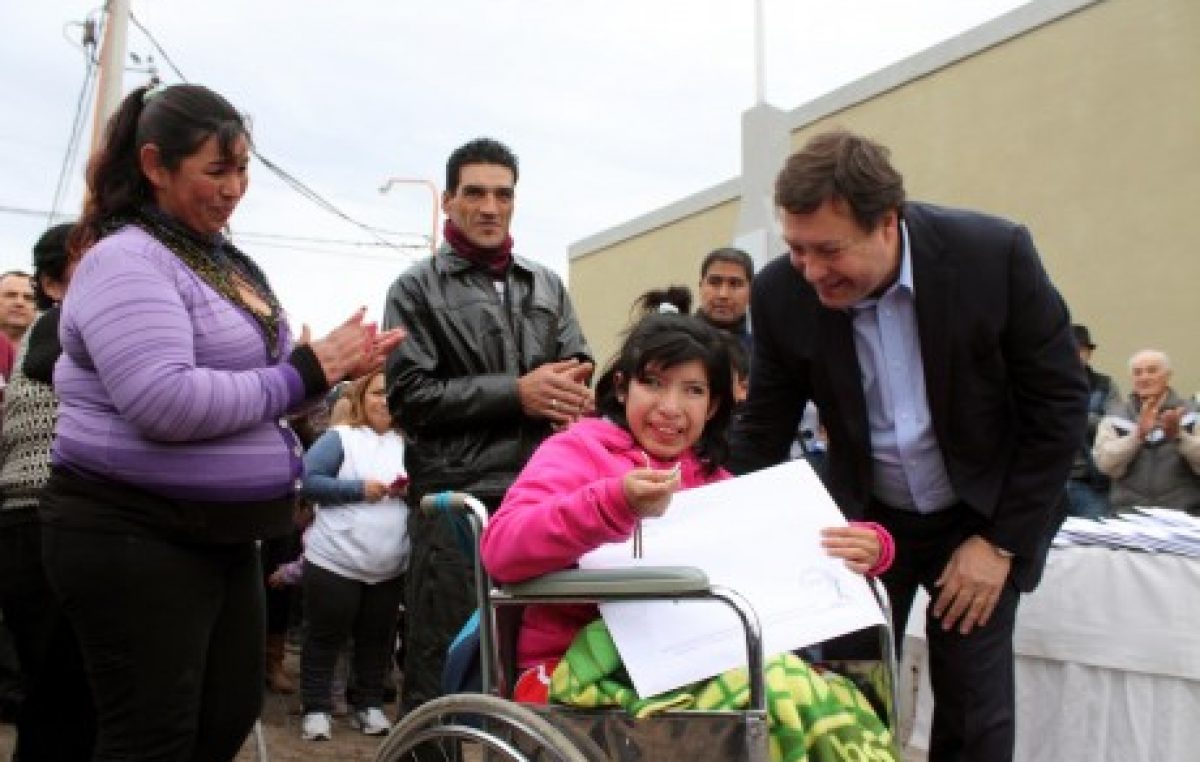 Entrega de 50 viviendas en General Conesa