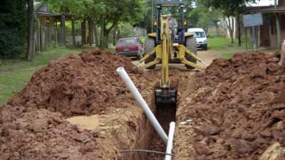 Llegaron a los 100 kilómetros en obras de conexión subterránea de redes cloacales en Corrientes