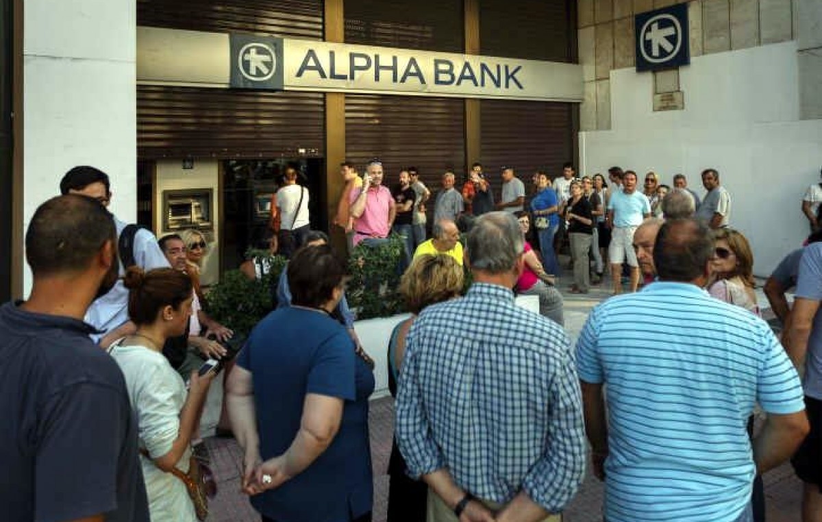 “Corralito” en Grecia: cierran bancos y limitan extracciones