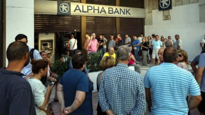 “Corralito” en Grecia: cierran bancos y limitan extracciones