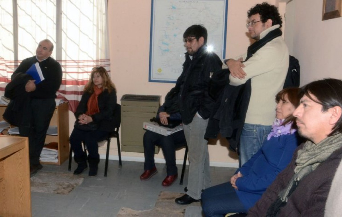 Principio de acuerdo para levantar el paro de municipales de Caleta